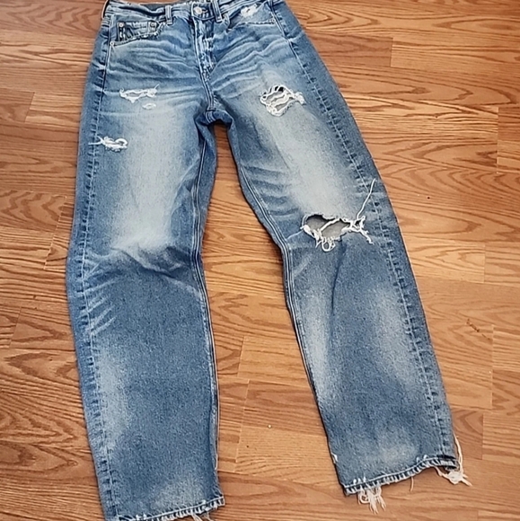 American Eagle High Rise Baggy Straight Distressed Blue Jeans. Size 8Long - Picture 12 of 13